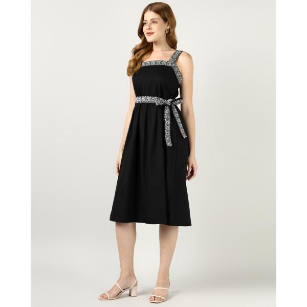 BLACK EMBROIDERED MIDI DRESS